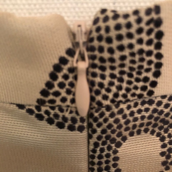 $158 BCBG MAXAZRIA SILK JADEN SKIRT SIZE 2 EUC - Picture 7 of 10